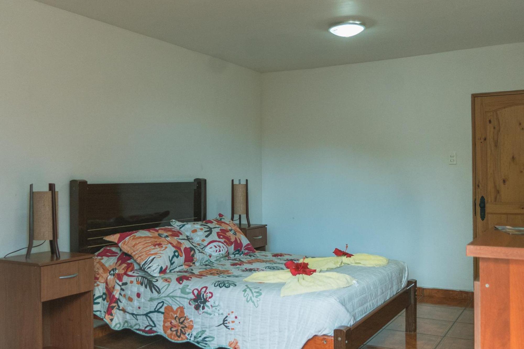 Hostal Y Cabanas Aorangi Hanga Roa Extérieur photo
