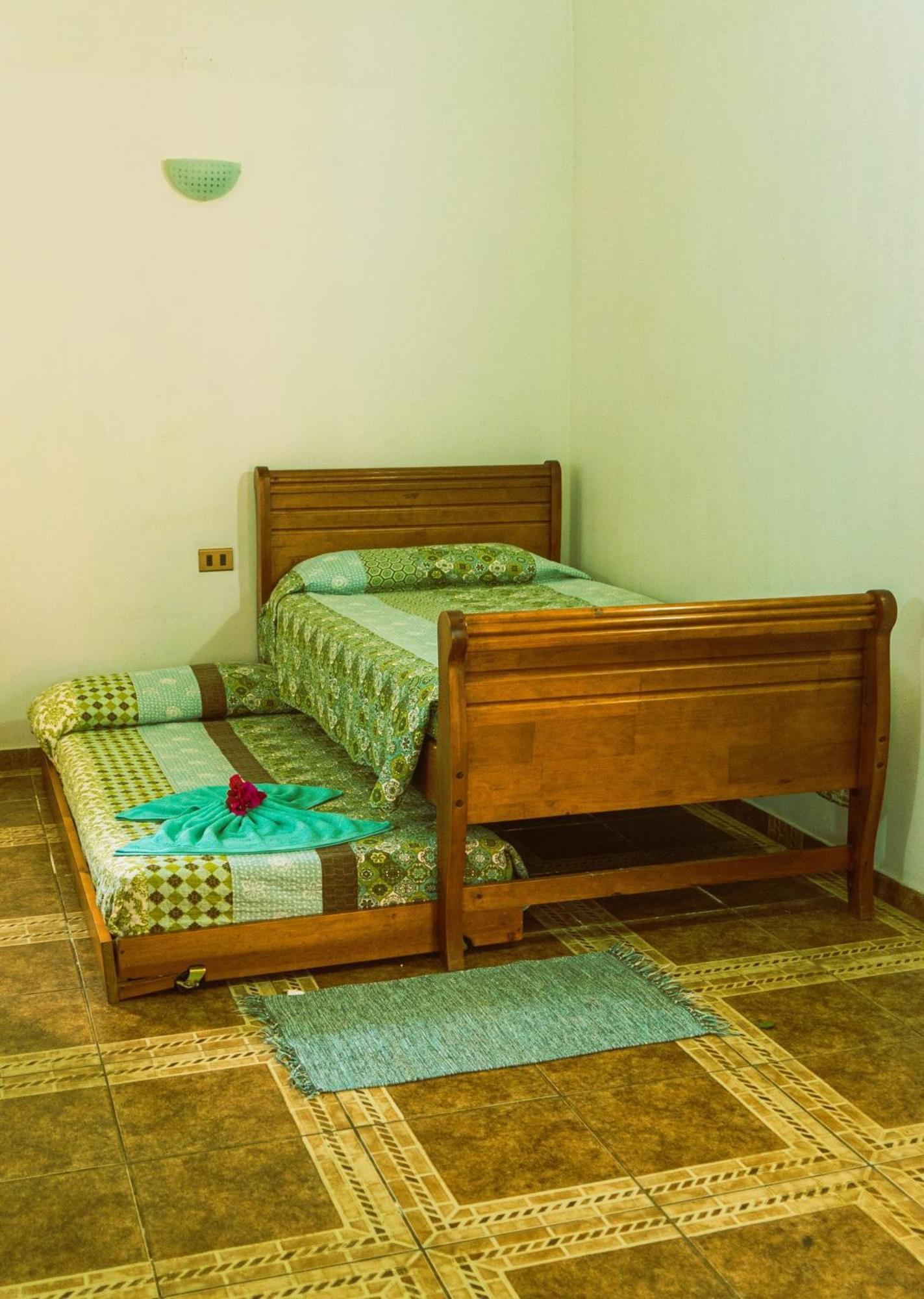 Hostal Y Cabanas Aorangi Hanga Roa Extérieur photo